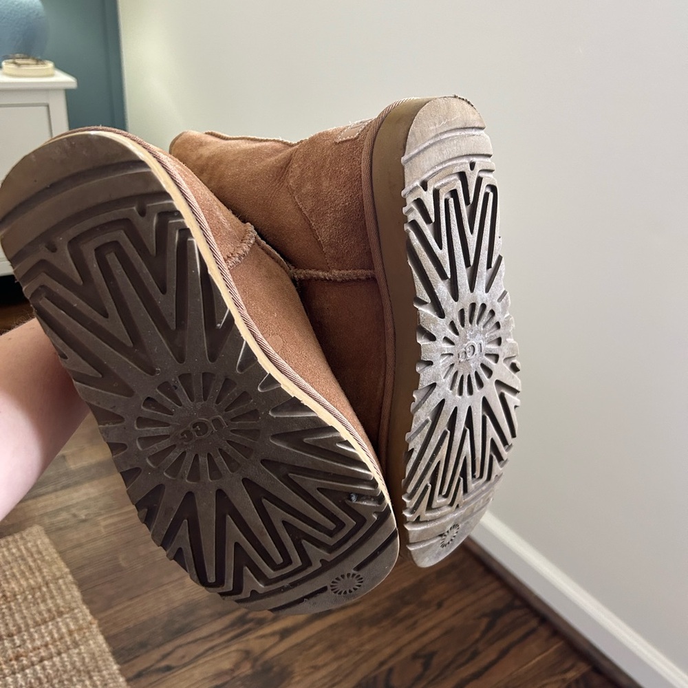 UGG Chestnut Suede Short Shearling Boots - Picture 5 of 6